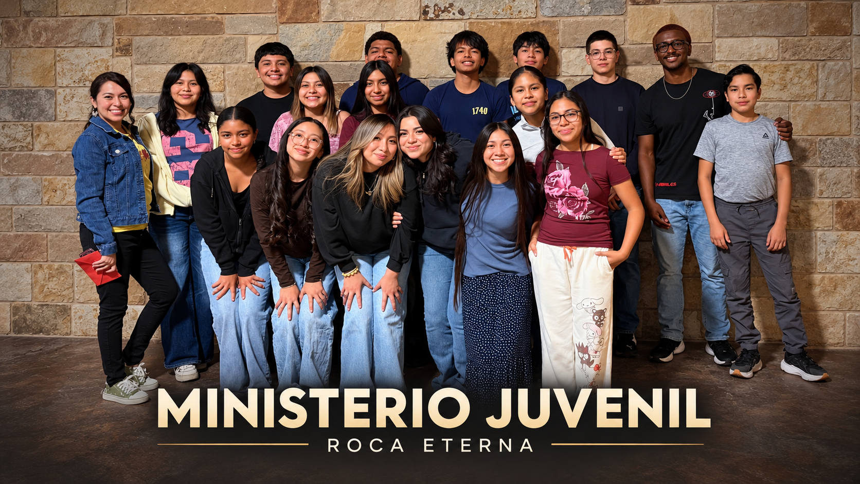 Grupo del Ministerio Juvenil de Roca Eterna, con el título Ministerio Juvenil Roca Eterna